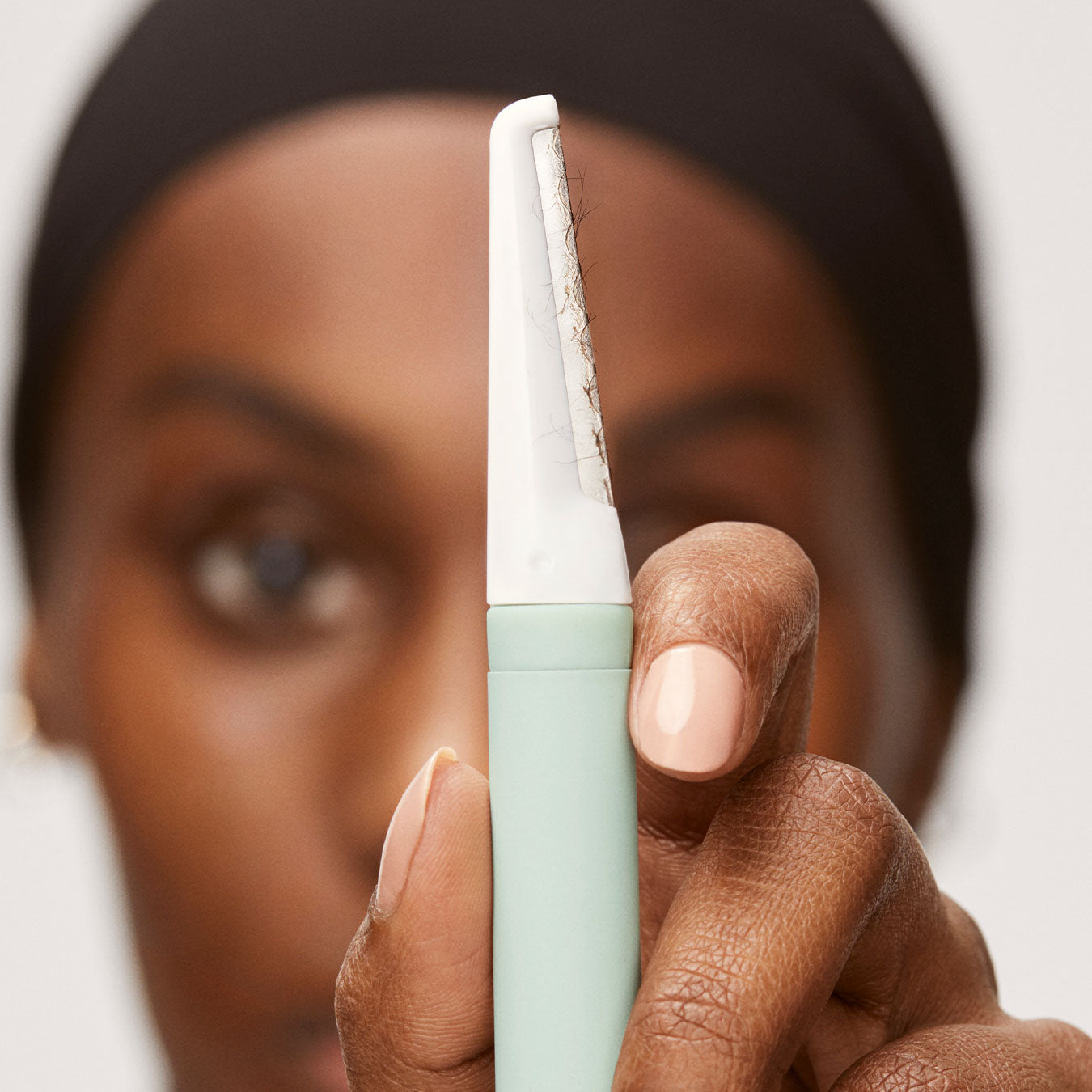 Versed | Instant Gratification At-Home Dermaplaning Tool