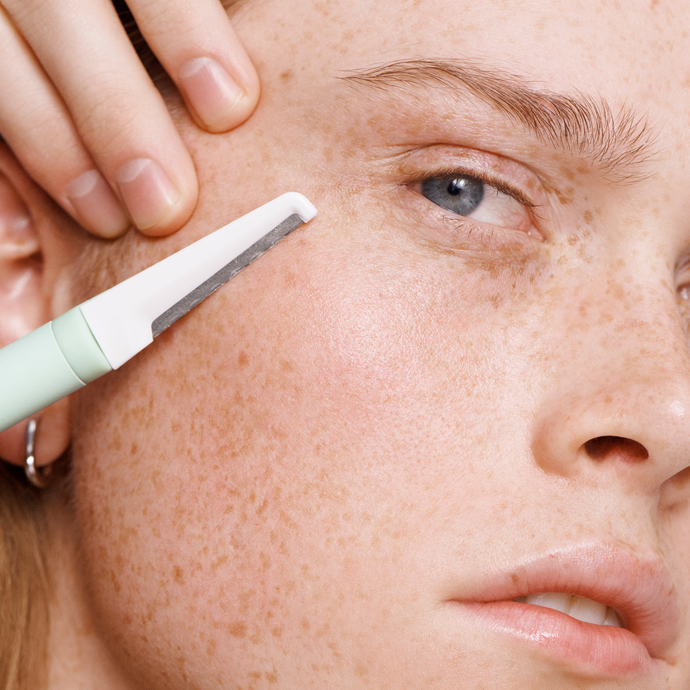 At-Home Dermaplaning Tool